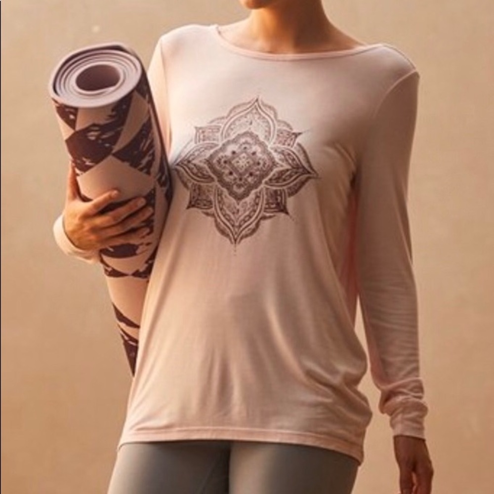 🌟HP🌺NEW🌺 GAIAM Peach Mandala Cutout-Back Tee🌺 - Picture 1 of 5
